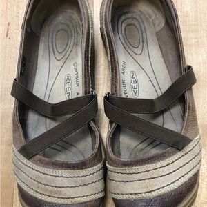 Women's Keen Slip On Round Toed Mary Jane Flats 9.5